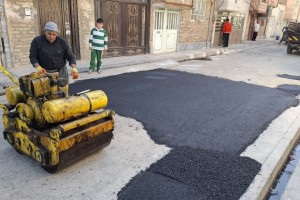 ترمیم نقاط فرسوده و لکه‌گیری آسفالت در کوچه بوستان هشتم آغاز شد  