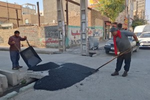 عملیات لکه‌گیری آسفالت کوچه بوستان نهم اجرایی شد