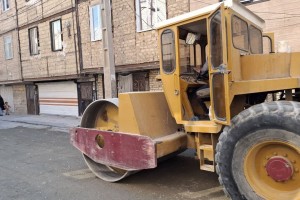  آغاز عملیات زیرسازی کوچه میلان یازدهم برای اجرای بتن RCC