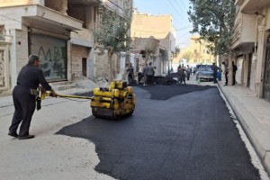 ترمیم سطح آسفالت کوچه والفجر 7 شرقی در راستای ارتقای کیفیت عبور و مرور