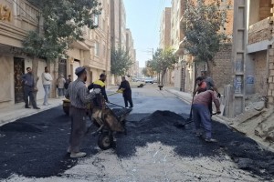 ترمیم سطح آسفالت کوچه والفجر 7 شرقی در راستای ارتقای کیفیت عبور و مرور
