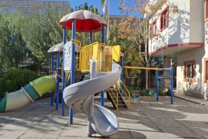 ساماندهی و نوسازی کامل وسایل بازی کودکان در پارک بانوان ریحانه