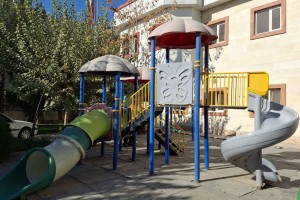 ساماندهی و نوسازی کامل وسایل بازی کودکان در پارک بانوان ریحانه