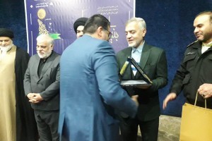 نشان افتخار ایثار بر سینه مدیریت شهری صالحیه