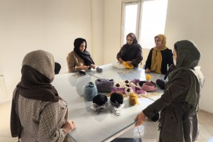 برگزاری کارگاه تخصصی ساخت کیف‌های حصیری در سرای بانوان صالحیه