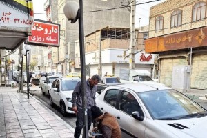  رسیدگی به چراغ‌های روشنایی خیابان شهدا در دستور کار تیم تاسیسات شهرداری صالحیه قرار گرفت