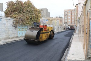  استارت پرقدرت نوسازی شریان&zwnj;های فرعی؛ کوچه &laquo;مهستان ششم&raquo; زیر غلتک آسفالت مکانیزه رفت