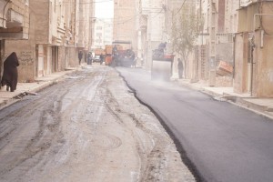 چهارمین عملیات مکانیزه آسفالت در کوچه &laquo;شهدای گمنام سوم&raquo; انجام شد&nbsp; 