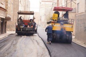 چهارمین عملیات مکانیزه آسفالت در کوچه &laquo;شهدای گمنام سوم&raquo; انجام شد&nbsp; 