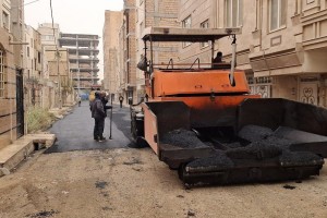 چهارمین عملیات مکانیزه آسفالت در کوچه &laquo;شهدای گمنام سوم&raquo; انجام شد&nbsp; 