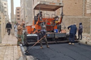 اجرای عملیات مکانیزه آسفالت در کوچه &laquo;شهدای گمنام ششم&raquo;&nbsp; 