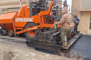 اجرای عملیات مکانیزه آسفالت در کوچه &laquo;شهدای گمنام ششم&raquo;&nbsp; 