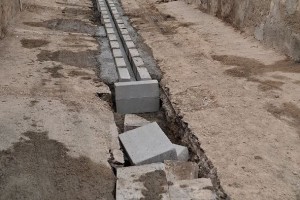  اجرای عملیات تخریب و نوسازی نهر و اصلاح جداول در کوچه اسفند یکم