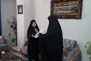  تکریم مادران شهید ناصر کمانی و سید احمد حسینی به مناسبت میلاد حضرت زهرا(س)