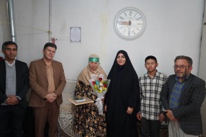  تکریم مادران شهید ناصر کمانی و سید احمد حسینی به مناسبت میلاد حضرت زهرا(س)