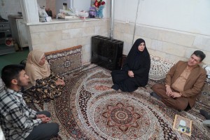  تکریم مادران شهید ناصر کمانی و سید احمد حسینی به مناسبت میلاد حضرت زهرا(س)