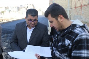  پایش میدانی مدیران شهری صالحیه؛ بررسی کیفیت آسفالت مکانیزه &laquo;شهدای گمنام&raquo;