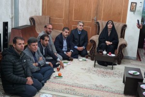 عیادت مسئولان از یکی از رانندگان ناوگان حمل&zwnj;ونقل صالحیه