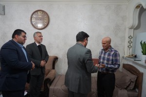 عیادت مسئولان از یکی از رانندگان ناوگان حمل&zwnj;ونقل صالحیه