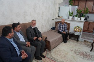 عیادت مسئولان از یکی از رانندگان ناوگان حمل&zwnj;ونقل صالحیه