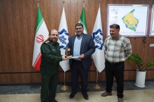 تجلیل فرمانده سپاه بهارستان از شهردار صالحیه 