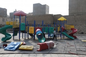  نوسازی و ایمن&zwnj;سازی وسایل بازی کودکان در بوستان خطی نهج&zwnj;البلاغه