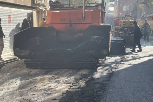 آسفالت مکانیزه &laquo;کوچه شهید خداپرست&raquo;؛ نوزدهمین گام عملی در بازآفرینی معابر فرعی