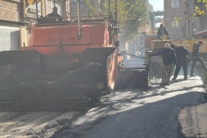 آسفالت مکانیزه &laquo;کوچه شهید خداپرست&raquo;؛ نوزدهمین گام عملی در بازآفرینی معابر فرعی