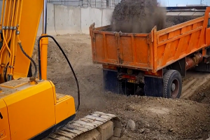  گودبرداری محل احداث تصفیه خانه شهر صالحیه