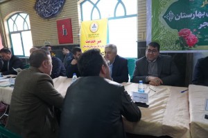 برگزاری میز خدمت مسئولان شهرستان بهارستان در مصلای نماز جمعه شهر گلستان