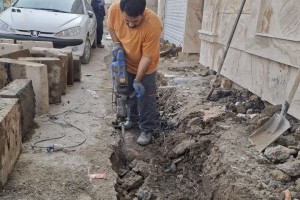  اجرای عملیات تخریب و نوسازی جداول کوچه قائم چهارم