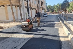 لکه&zwnj;گیری آسفالت خیابان 9 دی