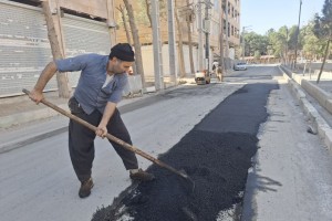 عملیات لکه&zwnj;گیری آسفالت کوچه اسفند یکم در راستای بهسازی معابر شهری اجرا شد