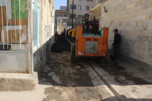 عملیات لکه&zwnj;گیری آسفالت کوچه اسفند یکم در راستای بهسازی معابر شهری اجرا شد