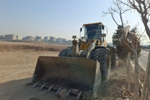  تسطیح و پاکسازی زمین&zwnj;های بایر حاشیه محور شهید صیاد شیرازی