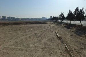  تسطیح و پاکسازی زمین&zwnj;های بایر حاشیه محور شهید صیاد شیرازی