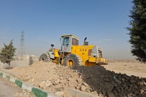  تسطیح و پاکسازی زمین&zwnj;های بایر حاشیه محور شهید صیاد شیرازی