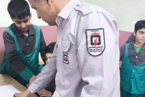  آموزش ایمنی در برابر مخاطرات چهارشنبه&zwnj;سوری در مدرسه پسرانه آزادگان