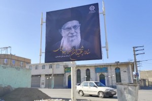  اکران گسترده بنرهای یادبود رهبر شهید انقلاب، حضرت امام خامنه&zwnj;ای (رضوان الله تعالی علیه) در سطح شهر