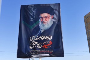  اکران گسترده بنرهای یادبود رهبر شهید انقلاب، حضرت امام خامنه&zwnj;ای (رضوان الله تعالی علیه) در سطح شهر