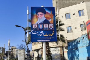  اکران گسترده بنرهای یادبود رهبر شهید انقلاب، حضرت امام خامنه&zwnj;ای (رضوان الله تعالی علیه) در سطح شهر