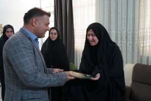  دیدار مدیریت شهری صالحیه با خانواده شهید سرافراز هوافضا، سرهنگ پاسدار اصغر آقازاده