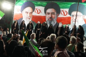 هفتادمین شب ایستادگی در خیابان برای ایران