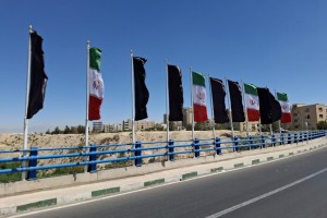 صلابت بیرق&zwnj;های نو بر فراز پل وحدت