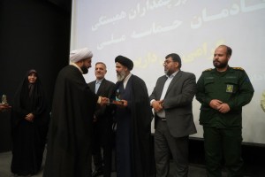 تجلیل از بصیرت و خدمت؛ آیین نکوداشت خادمان 100 شب حماسه و همبستگی در صالحیه برگزار شد