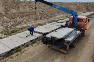 ادامه سرپوش گذاری قسمتهای روباز کانال سیاه آب شهر صالحیه بطول ۸۰۰ متر