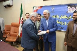 نشست فرماندار بهارستان با اعضای شورای اسلامی شهرها و روستاهای تابعه شهرستان بهارستان
