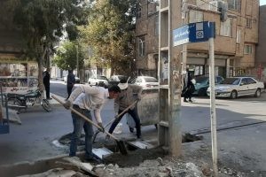 نصب زیر سطل زباله در خیابان ۱۲متری نسترن، کوچه بهارستان دوم و پنجم