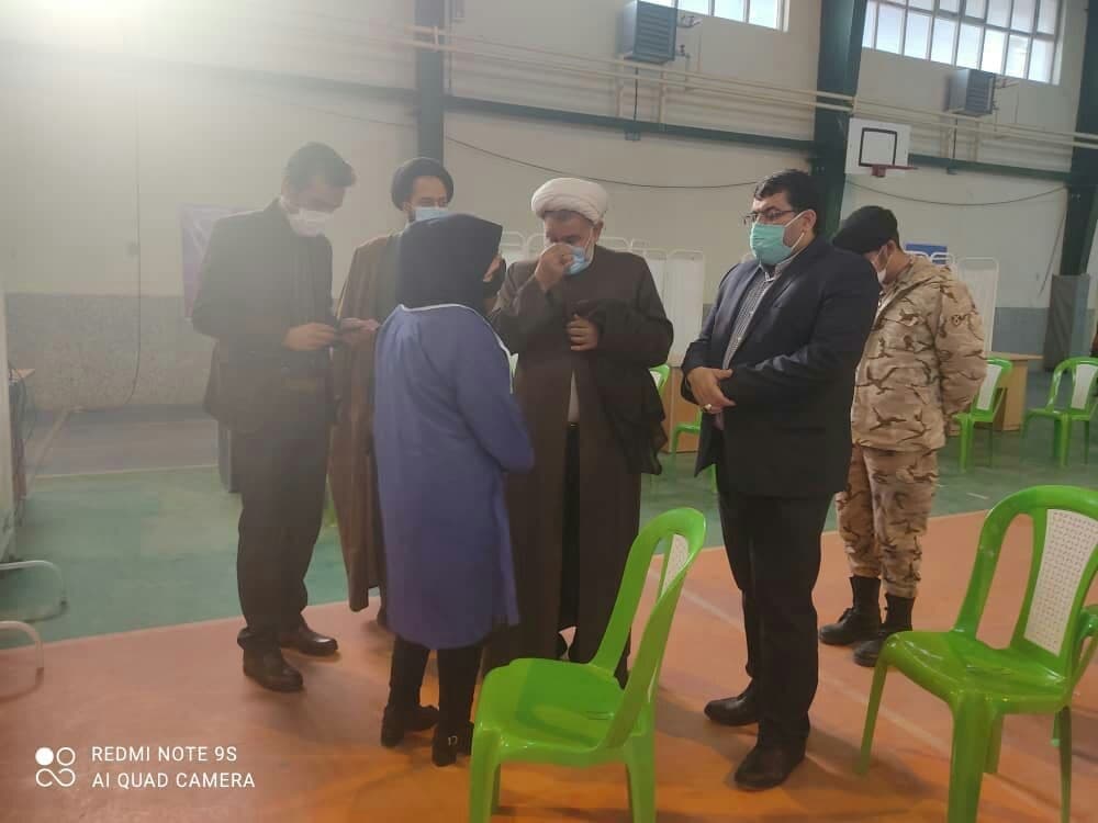 بازدید شهردار صالحیه به همراه نماینده مجلس از مرکز واکسیناسیون شهر