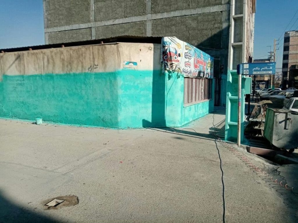 ادامه اجرای رنگ آمیزی دیوارها در محله مهستان